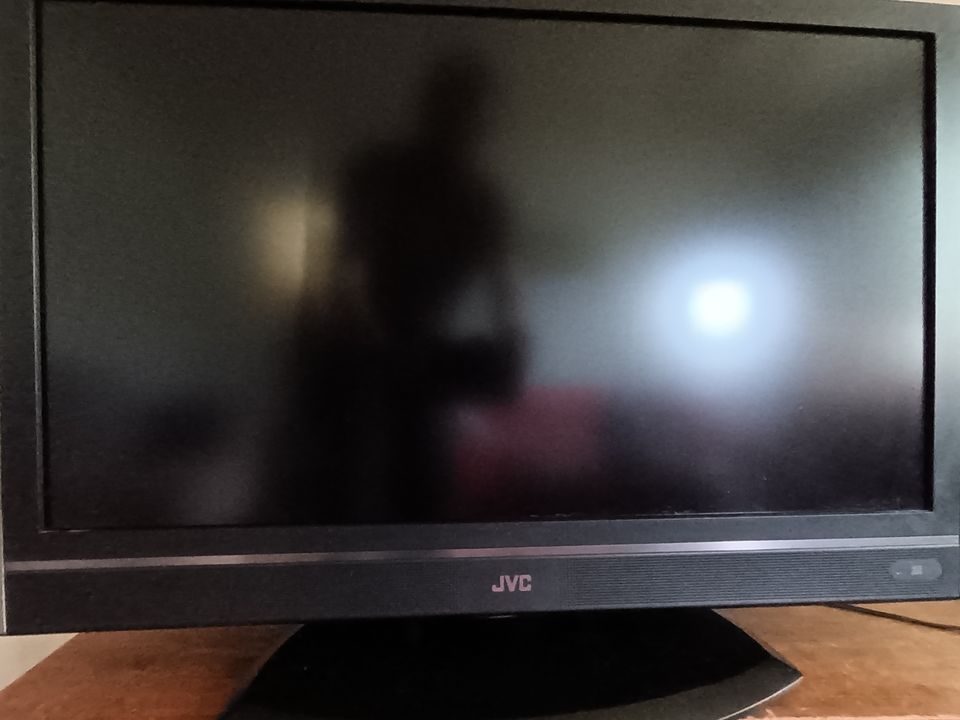 JVC 37" televisio