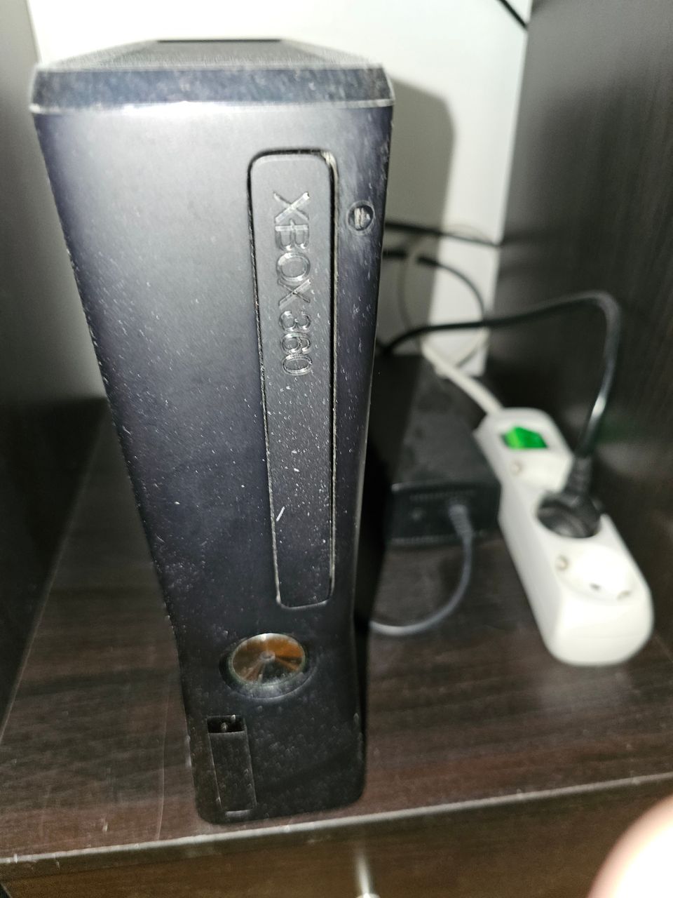 Xbox 360 250gb ja noin 30 peliä