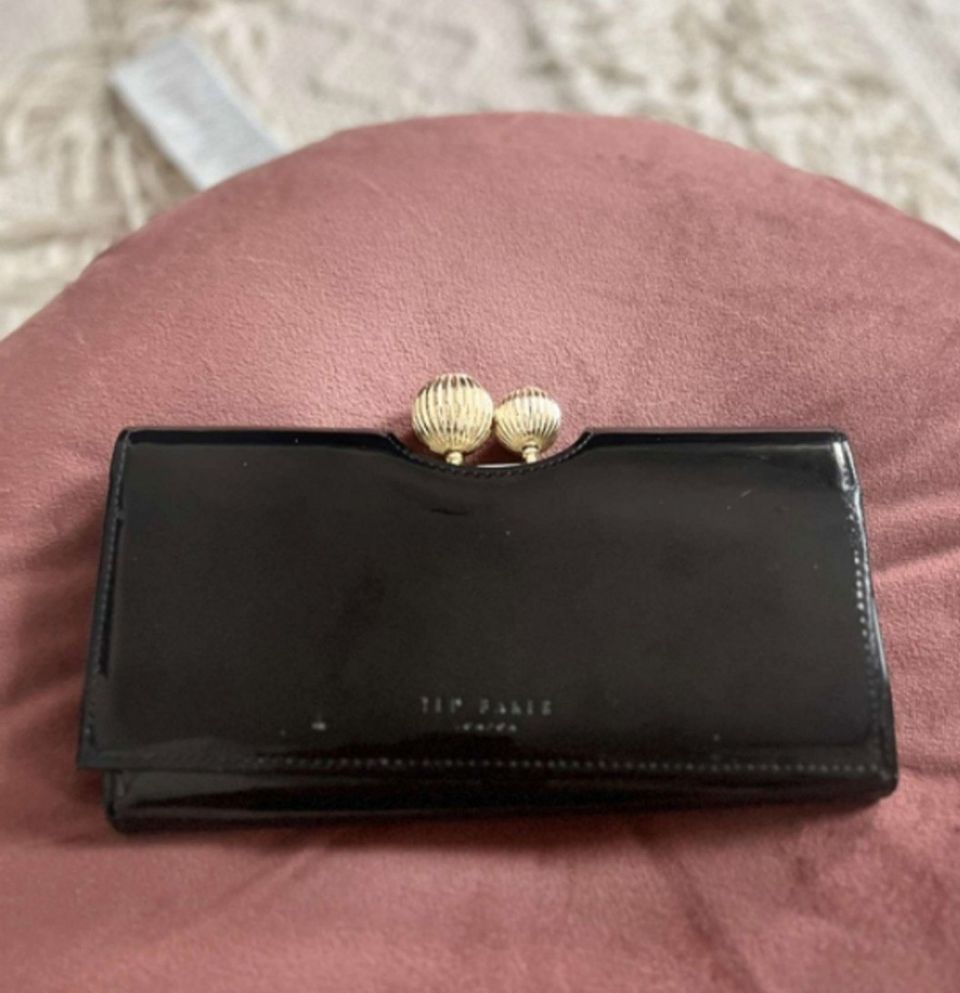 Ted baker musta kiiltävä lompakko/clutch