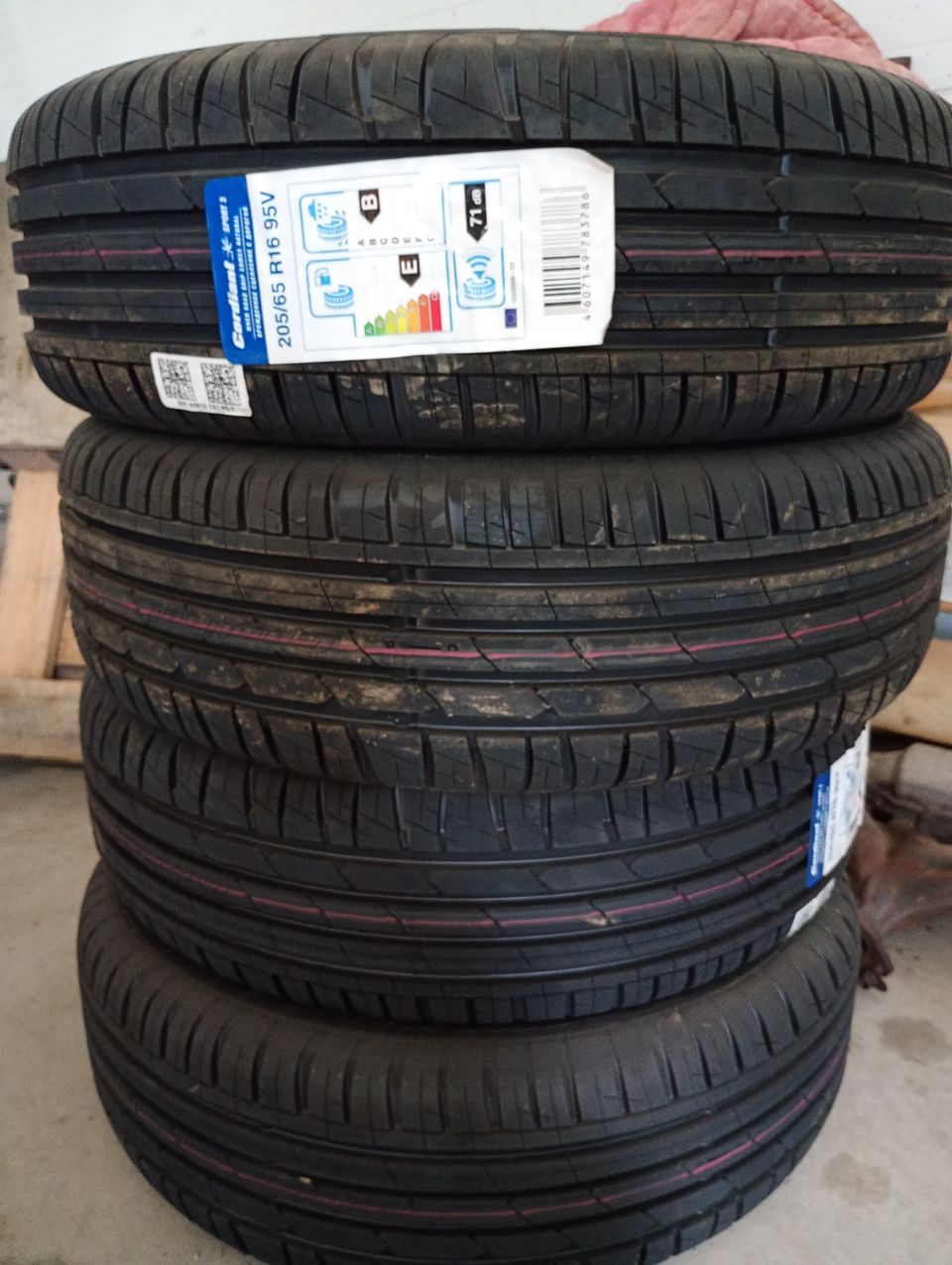 Uudet 205/65r16 kesärenkaat