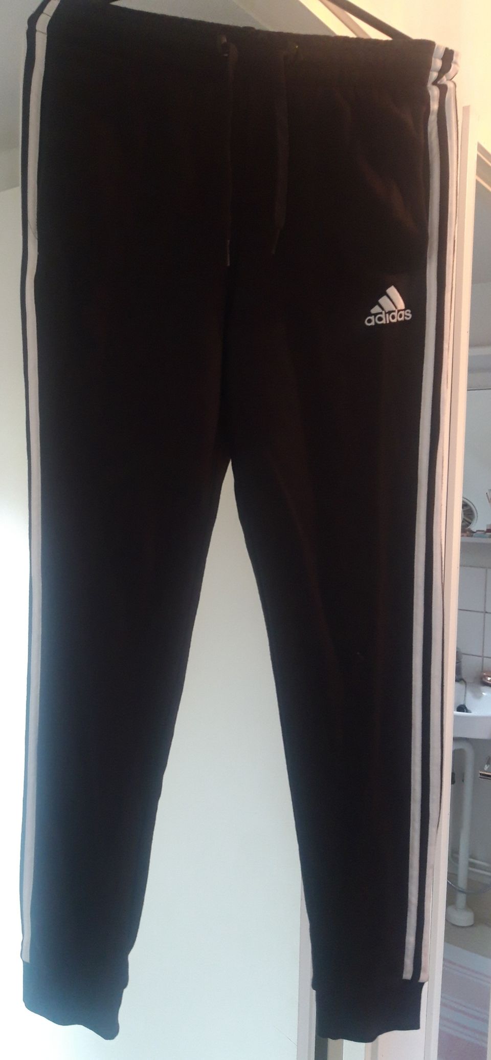 Adidas verryttelyhousut S