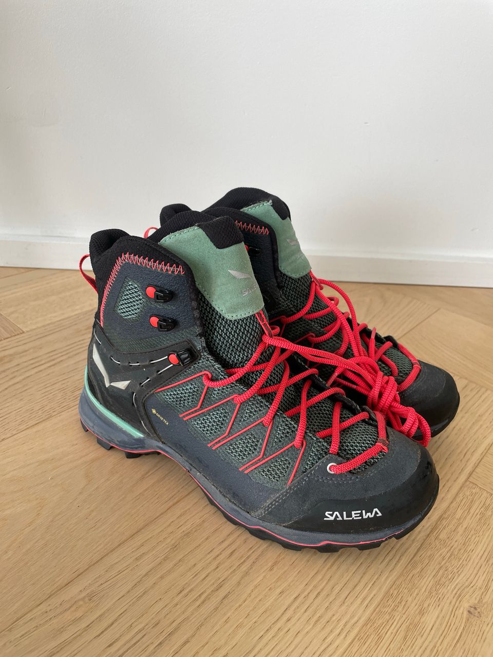 Vaelluskengät 40.5 : Salewa mtn trainer lite mid gtx.