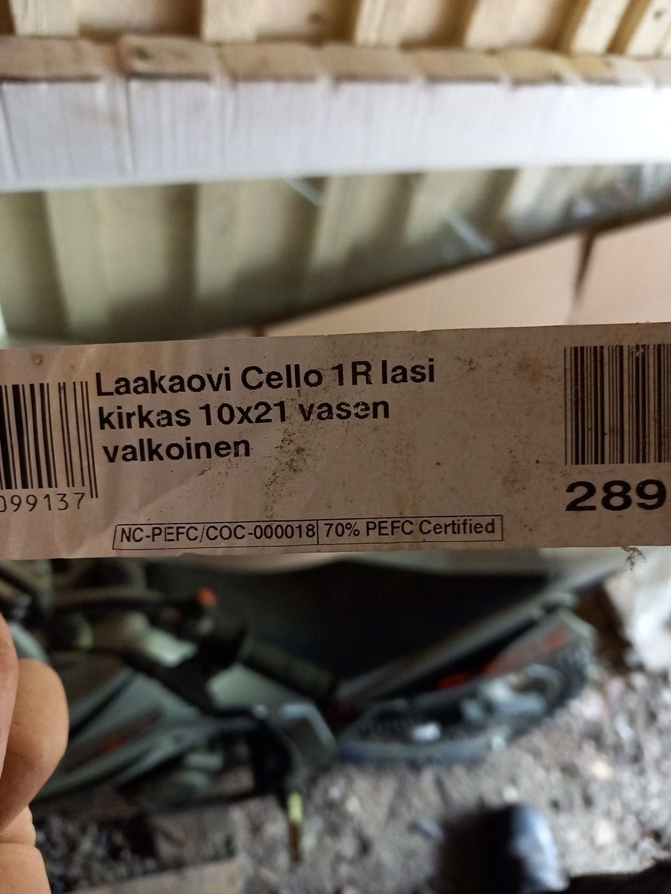 Väliovi lasilla Laakaovi Cello