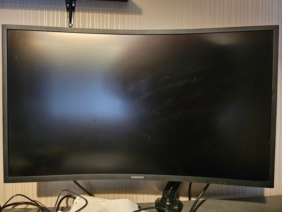 Samsung odyssey näyttö 32" 144hz