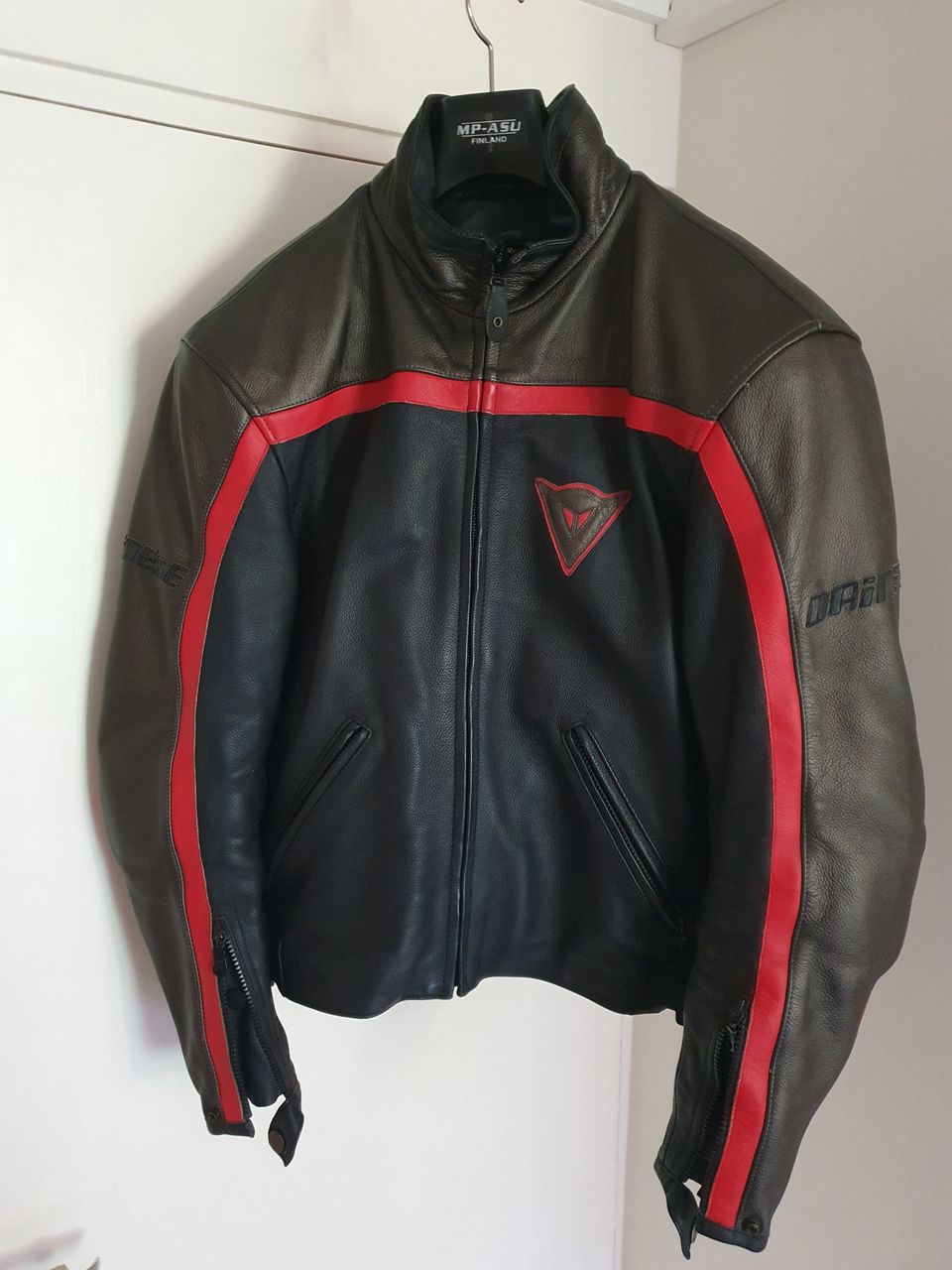 Dainese nahkatakki