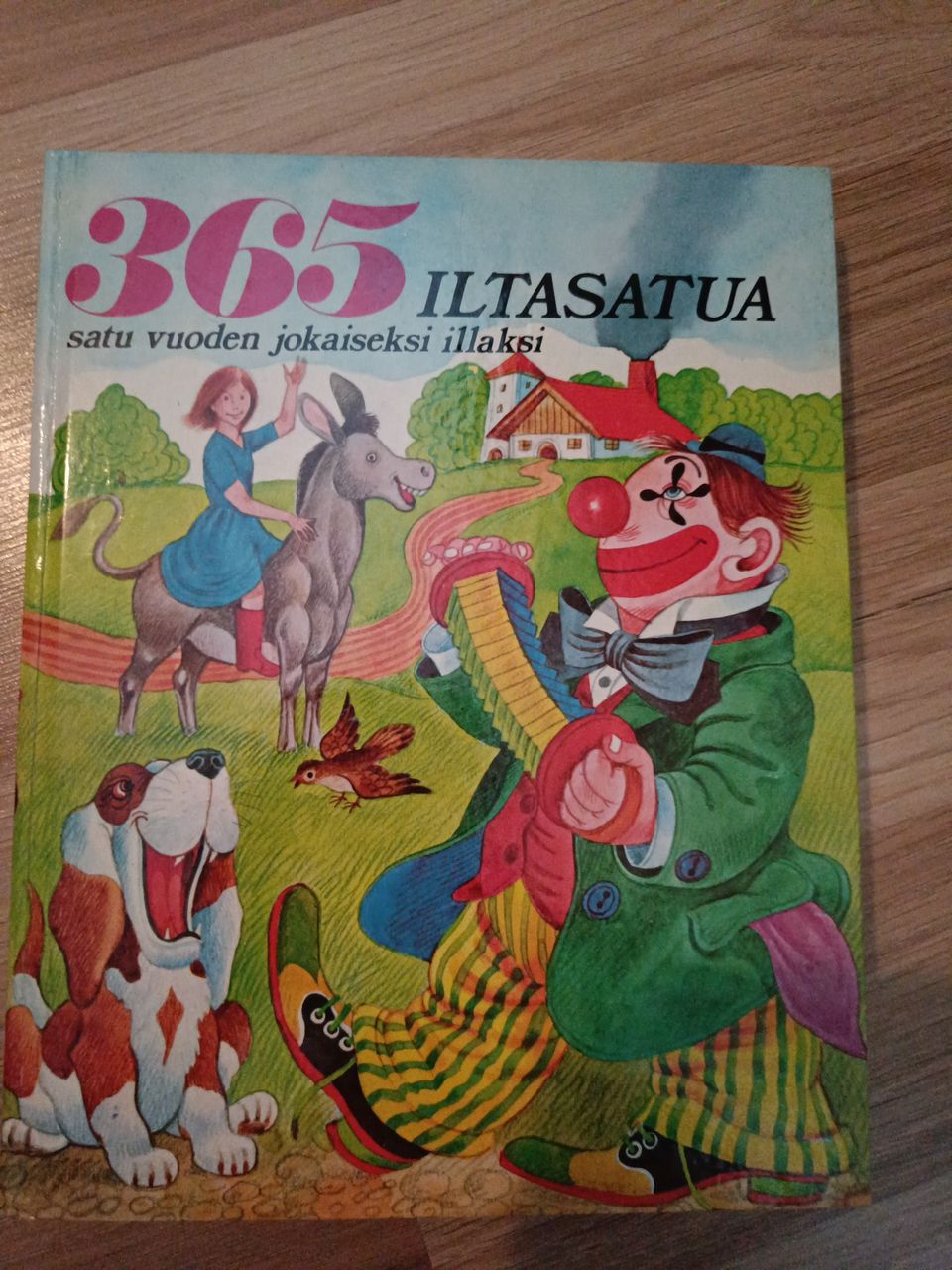 365 iltasatuja, satu vuoden jokaiseksi illaksi.