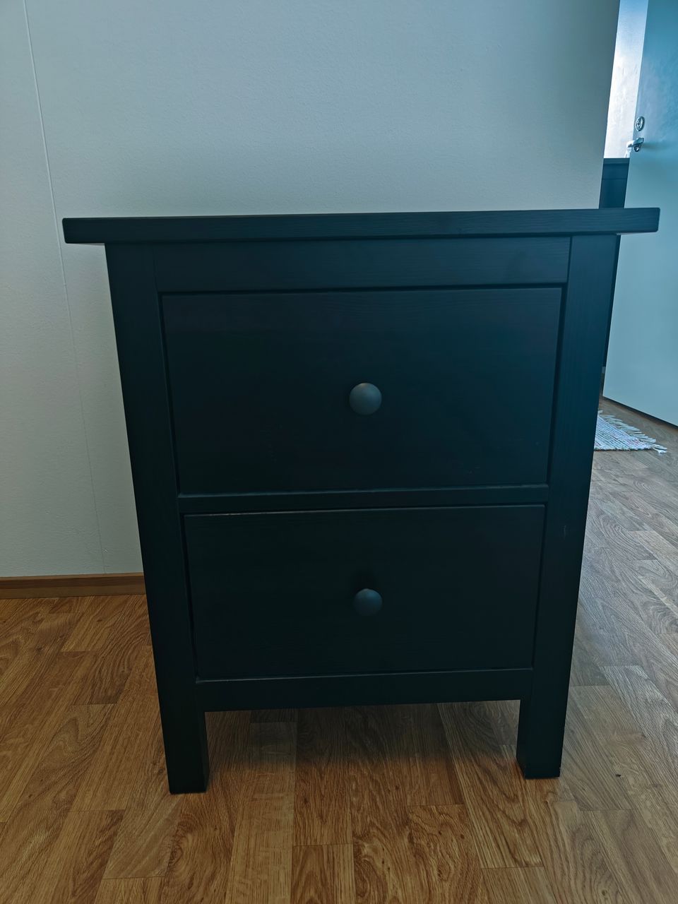 Hemnes yöpöydät