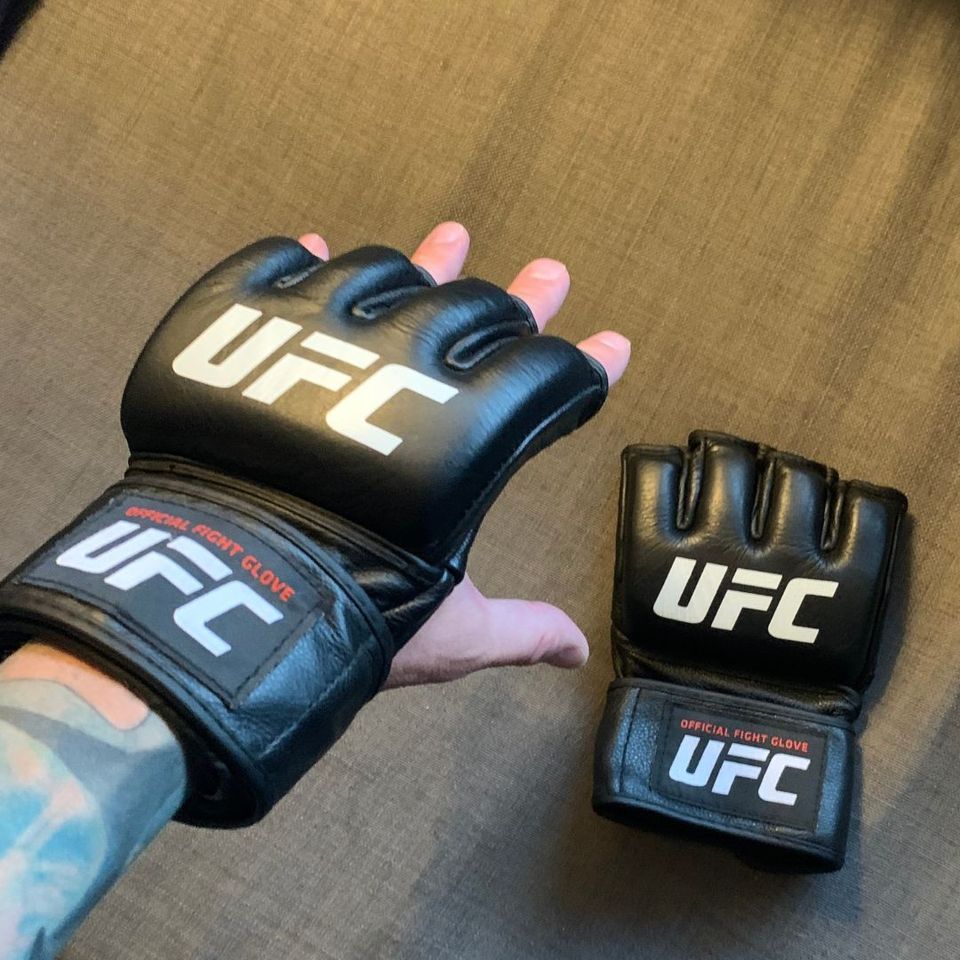 UFC viralliset vapaaotteluhanskat