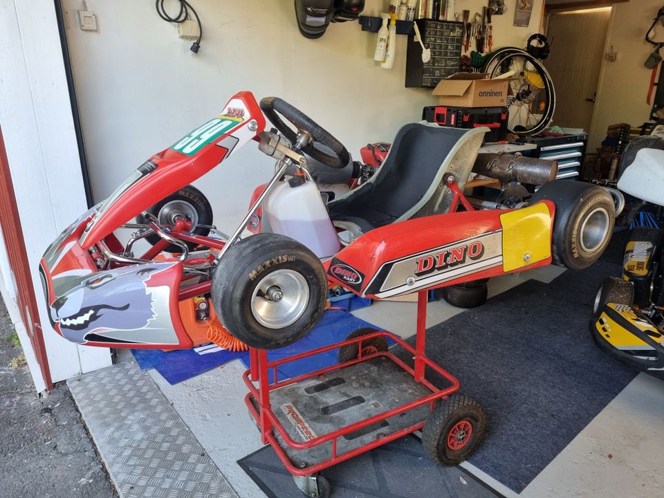 Kartingauto Raket 85cc moottorilla, startterilla ja huoltopukilla