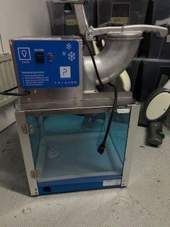 Käyttämätön Snow Cone Machine!!