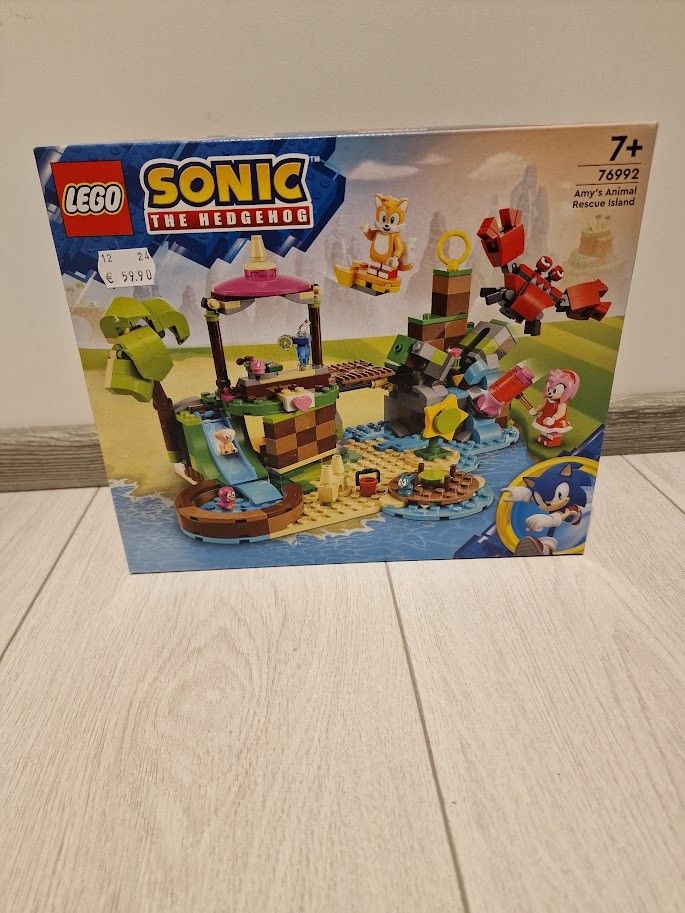 LEGO 76992 Amyn pelastettujen eläinten saari