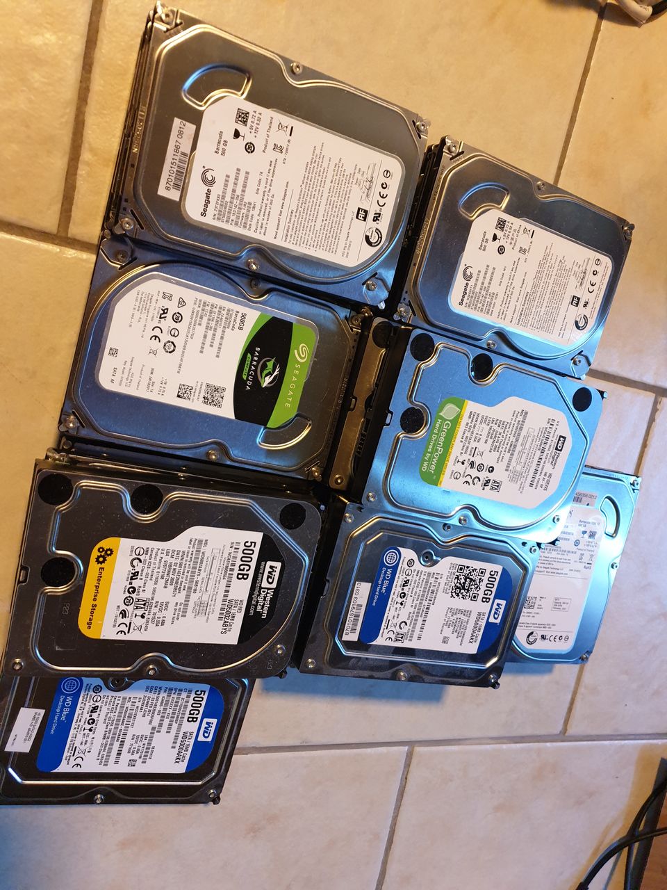 21x kpl 500Gb  - HDD - 3.5" (Useampi / Katso kuva.)