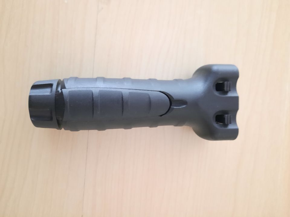 TangoDown Vertical Foregrip etukahva.