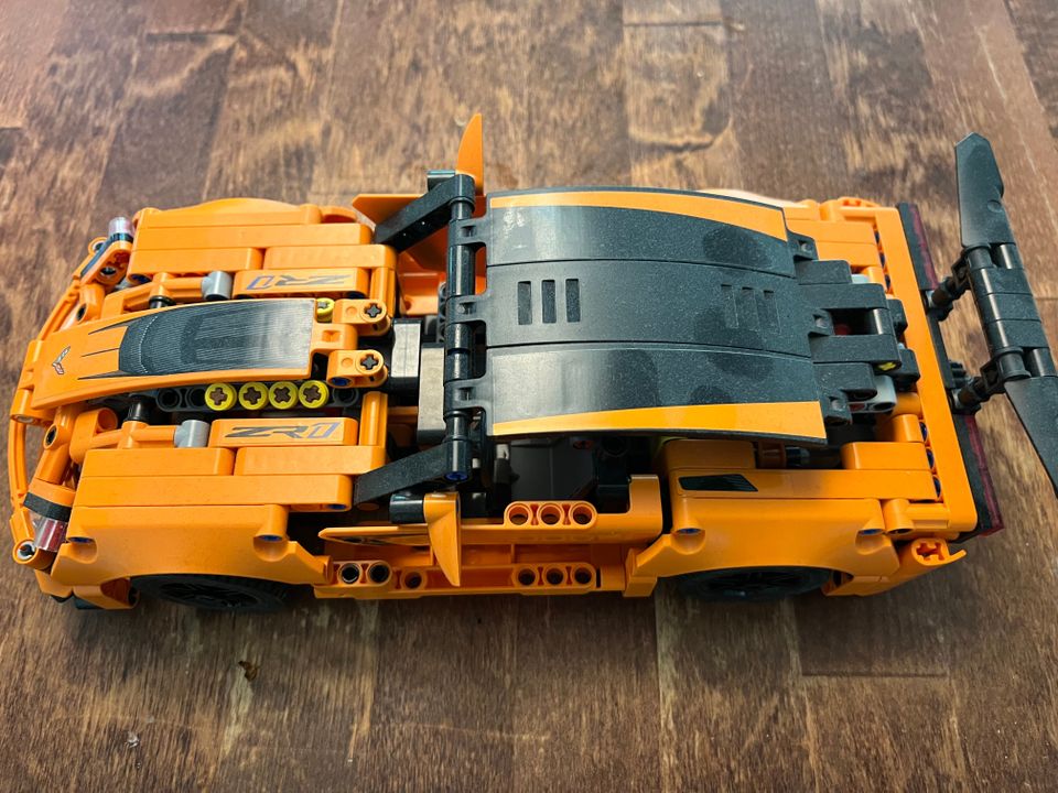 Lego  Technic Corvette 2R1