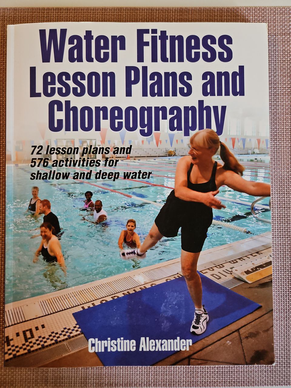 Water fitness lesson plans-kirja