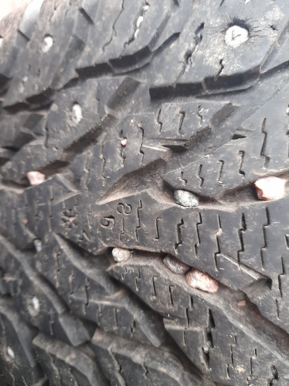 Nokia Hakkapeliitta 9 suv 215/65R17