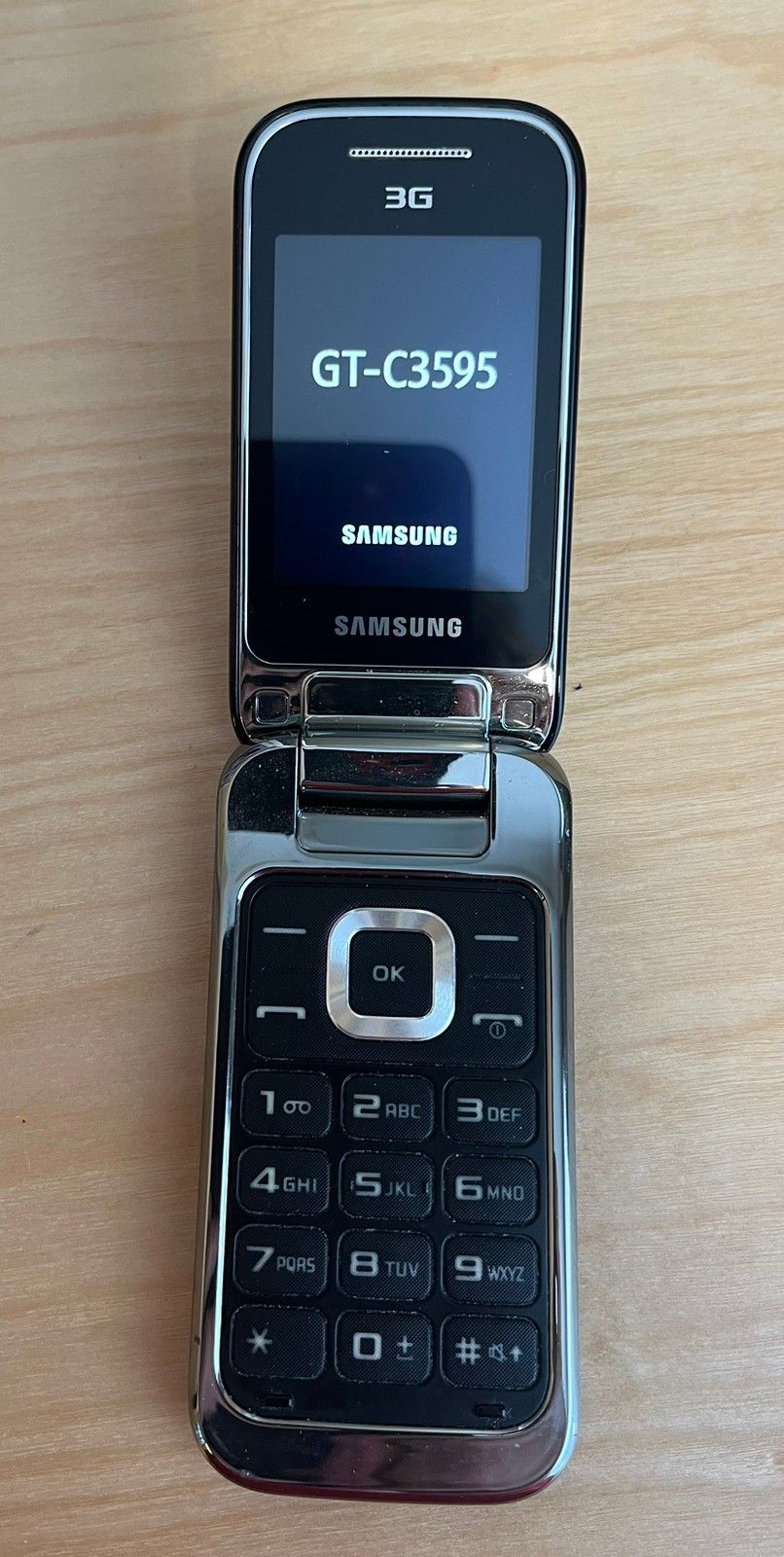 Siistikuntoinen Samsung GT-C3595 simpukkapuhelin