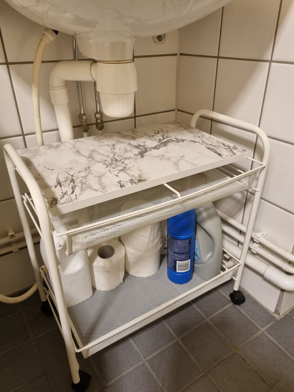 WC HYLLYKKÖ PUU / METALLI PYÖRÄT ALLA