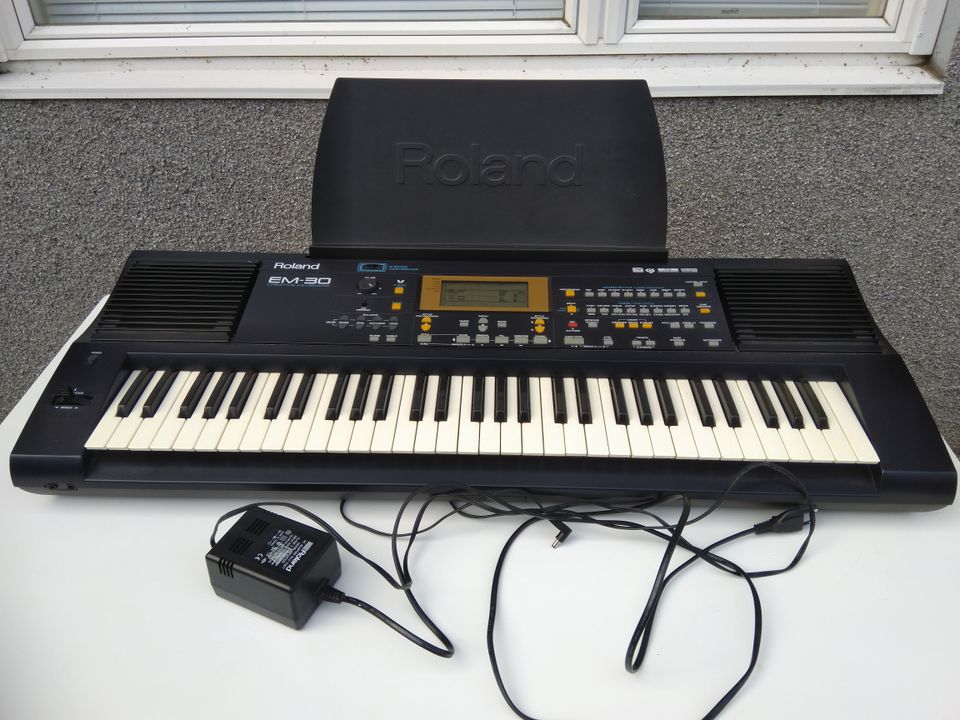 Roland EM30 soitin