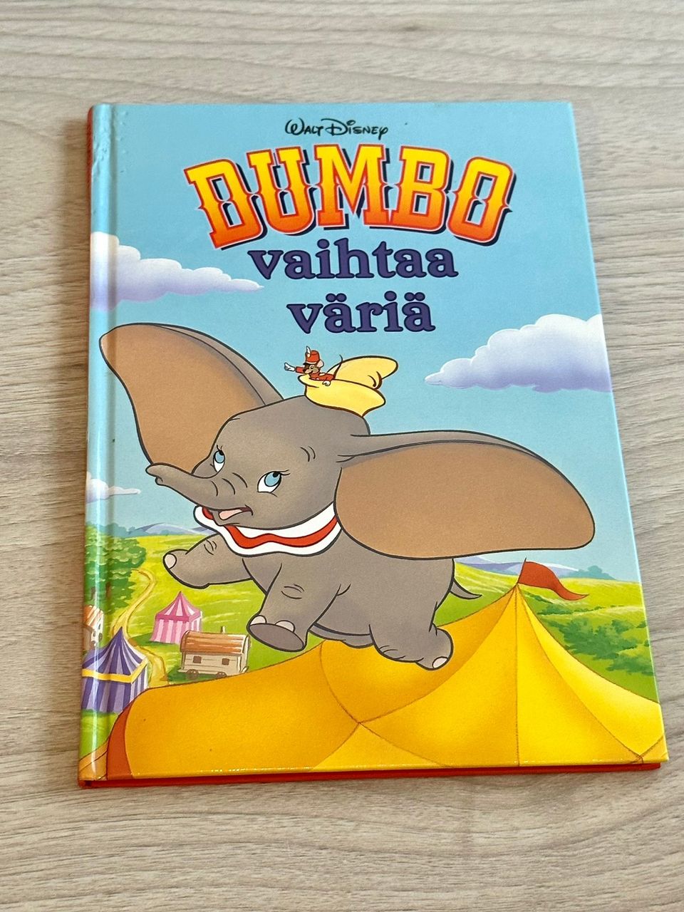 Disney Dumbo vaihtaa väriä lasten retro satukirja/kirja