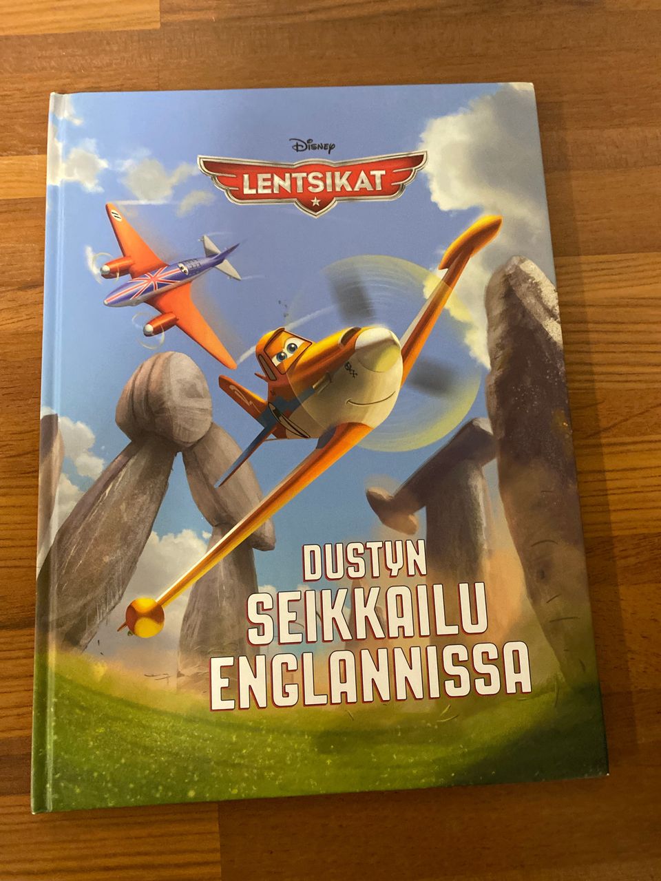 Lentsikat Dustyn seikkailut Englannissa