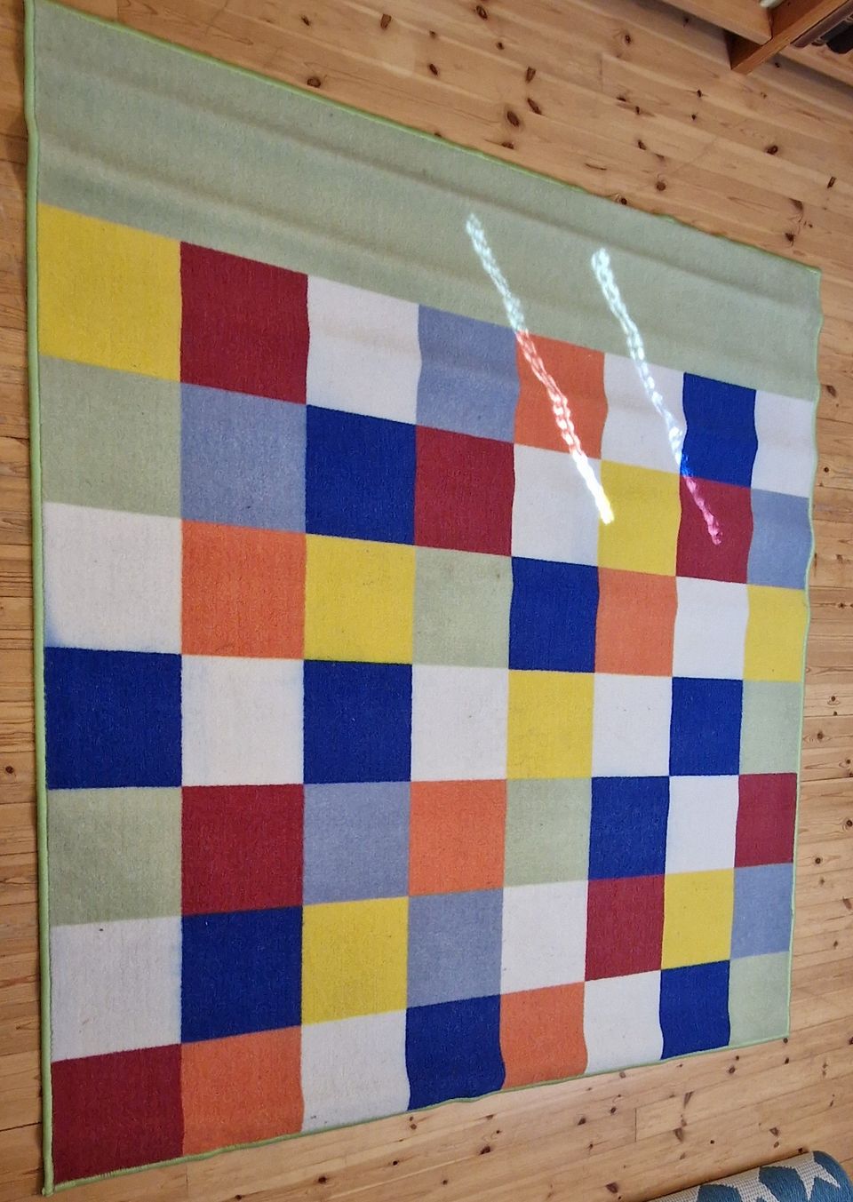 Ruudullinen matto 134 x 140 cm