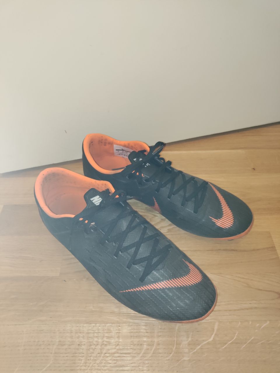 M: Nike Mercurial nappikset