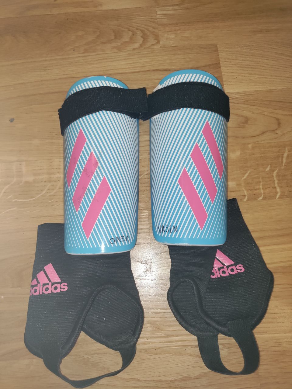 M: Adidas säärisuojat