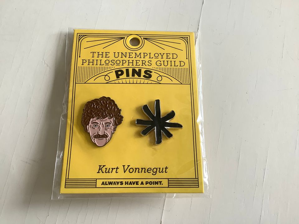 UUSI Kurt Vonnegut Työttömien filosofien kilta pinssit