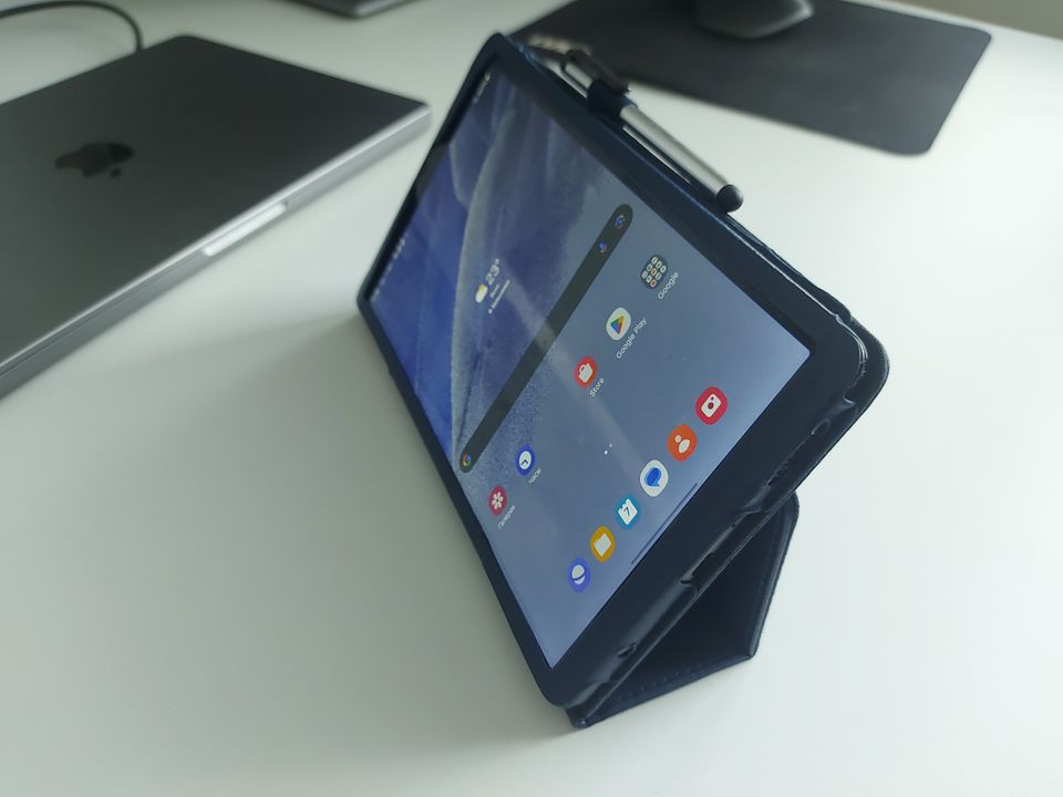 Samsung Galaxy Tab A7 Lite + Kuori + Suojaava lasi