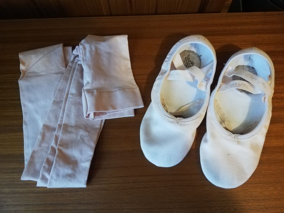 Capezio malli 20321 balettitossut koko US 8 ja S/M sukkahousut