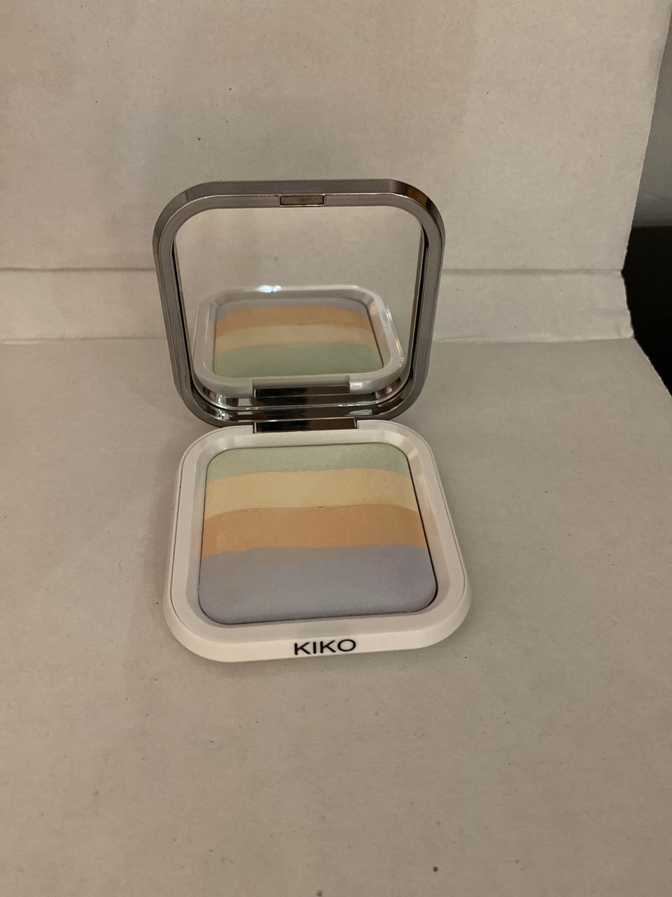 Kiko colour correction puuteri