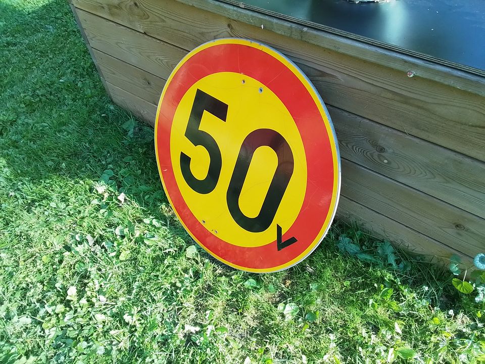 Liikennemerkki 50v.