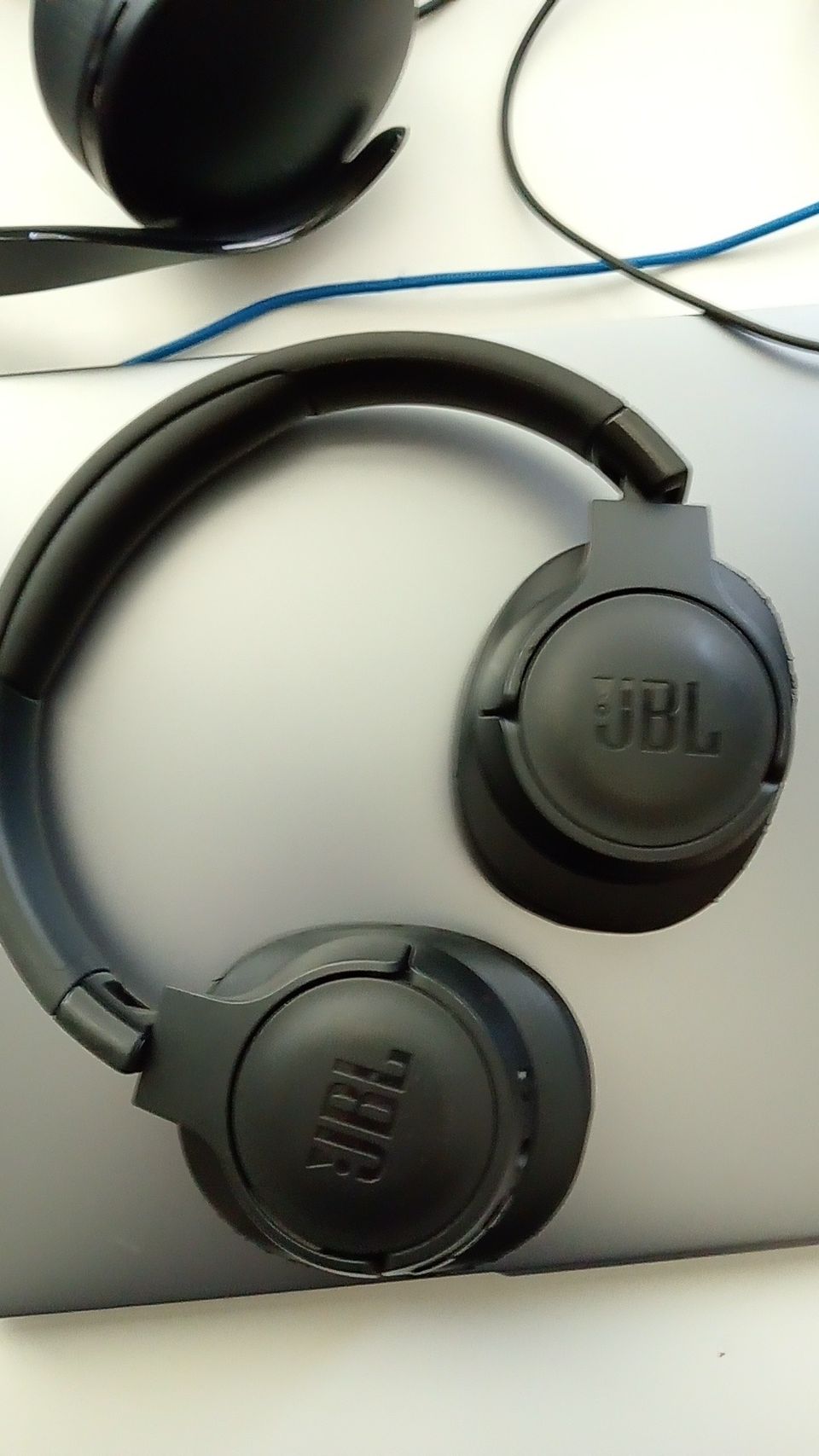 Myydään jbl tune 700bt kuulokkeet