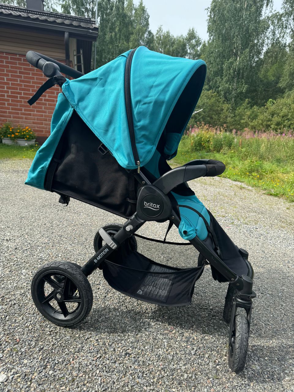 Britax B-Motion 4 rattaat ja vaunukoppa + Takapyörä Britax