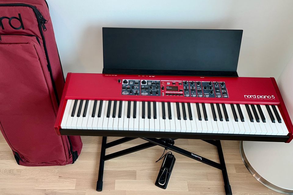 Clavia Nord Piano 5 73 (takuuta 1kk jäljellä) + Soft Case