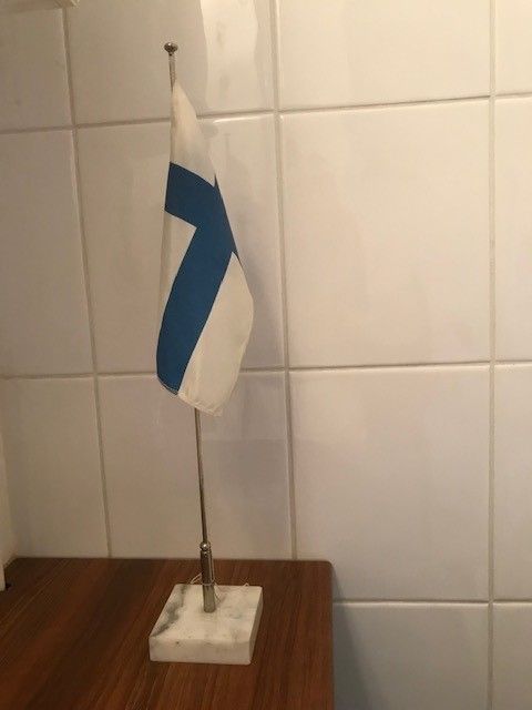 Suomen lippu 47cm pöytäkoriste