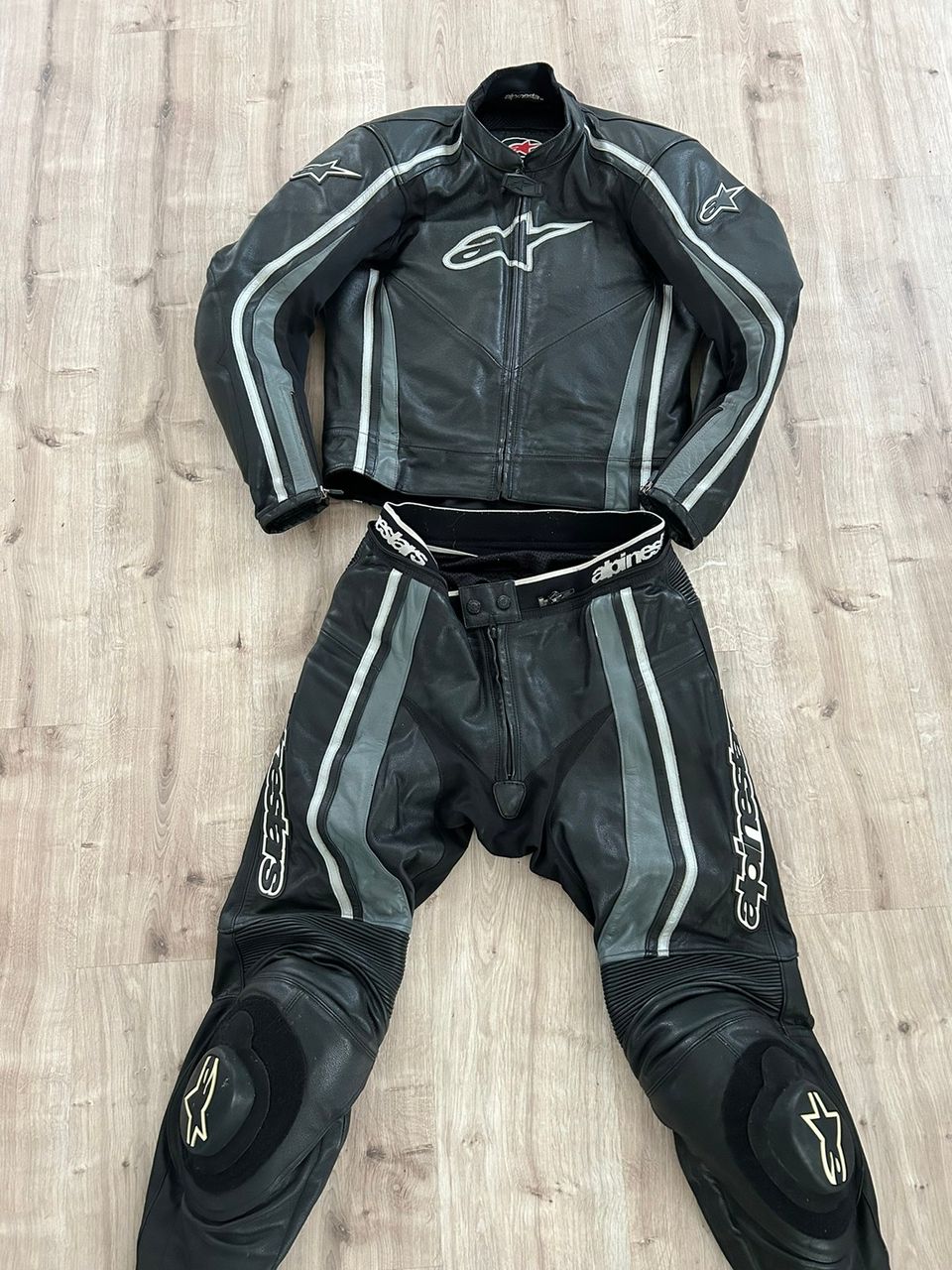 Alpinestar 2-osainen nahkapuku koko: EUR 52