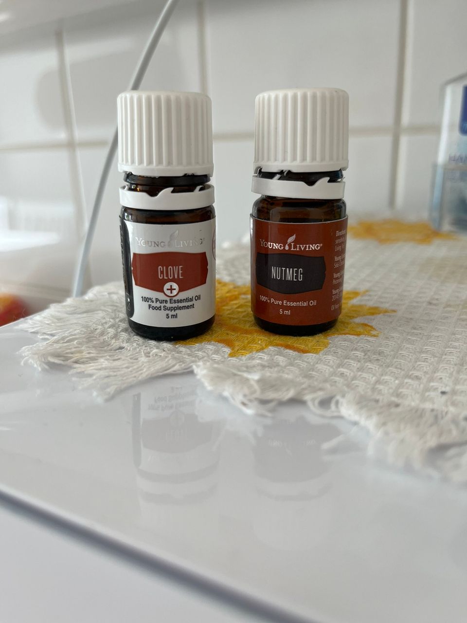 Young living Clove + Nutmeg