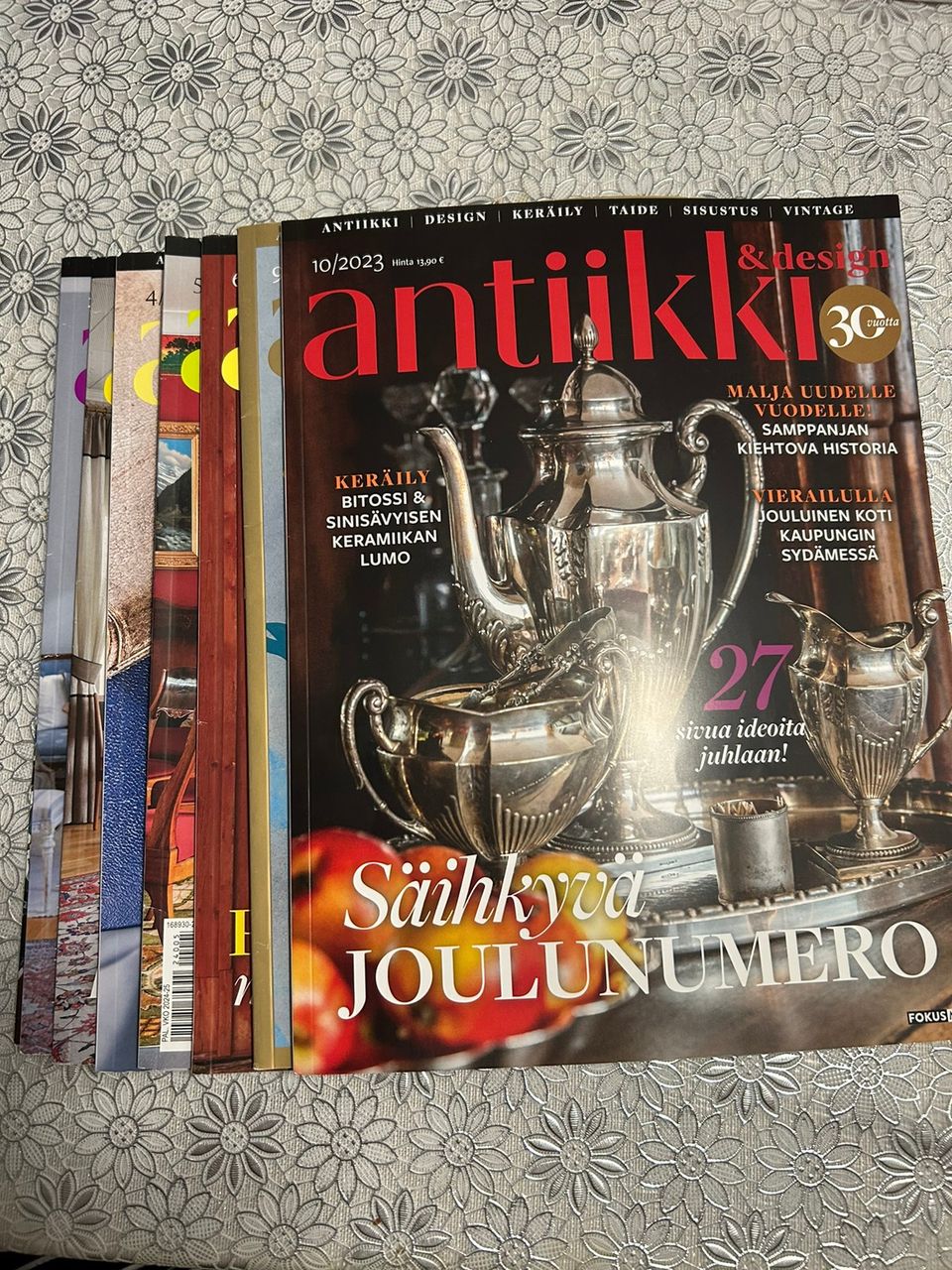 Antiikki & design lehtiä