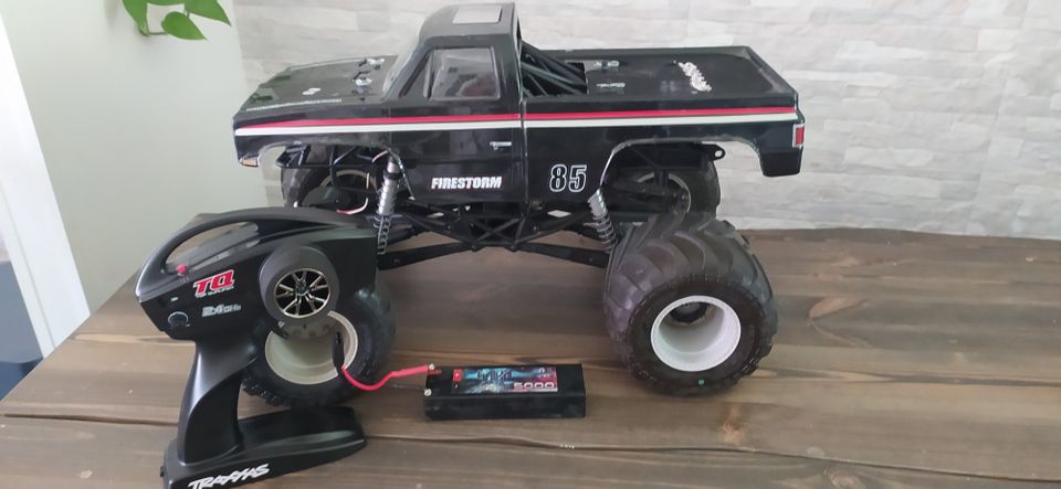 Axial SMT10 monster truck