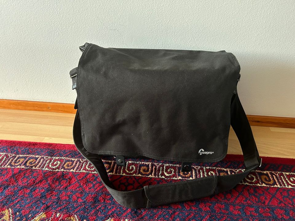 Laukku Lowepro Urban Reporter 350 musta