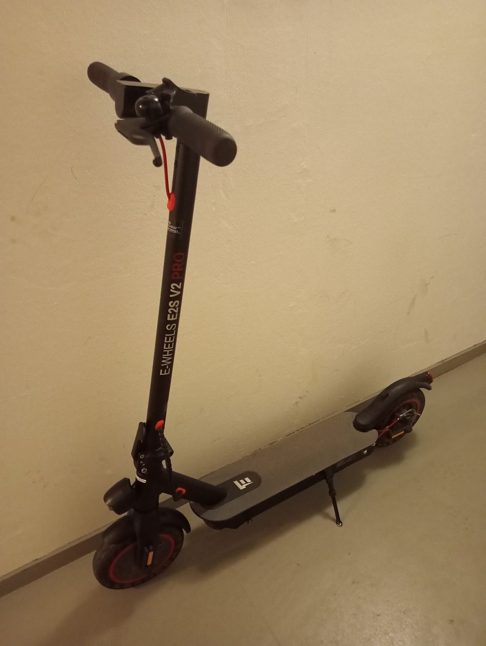 Myydään sähköskootteri E-WHEELS E2S V2 PRO LONG RANGE+