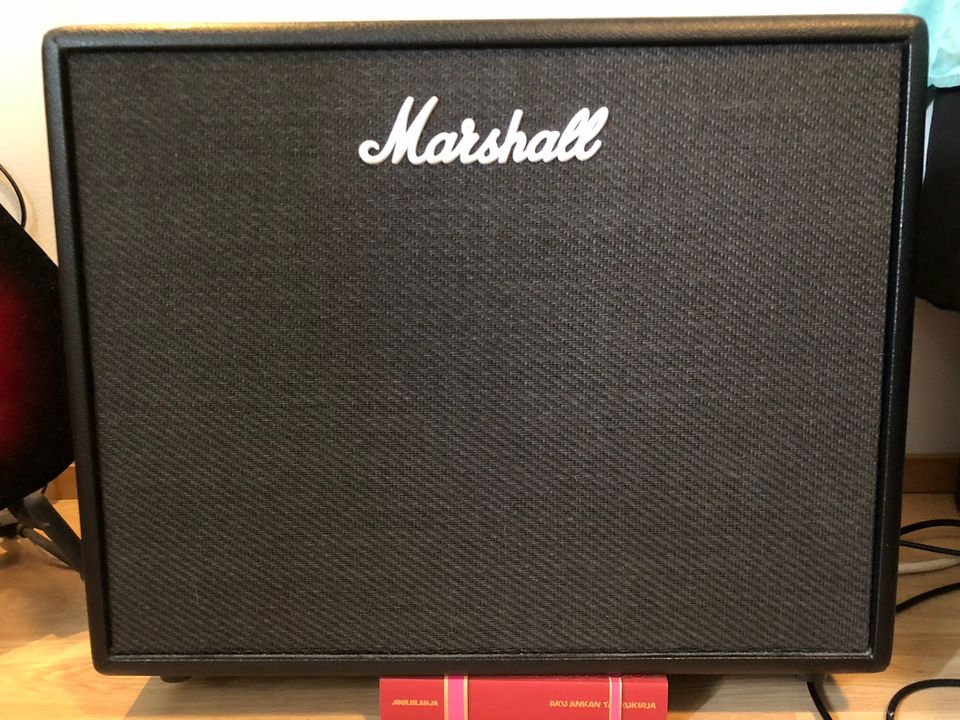 Marshall Code 50 -vahvistin ja Marshall Code Footcontroller