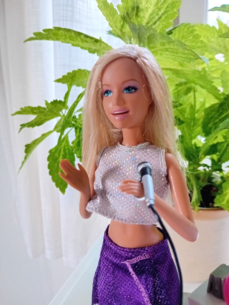 Laulaja Barbie + musavehkeet Mattel