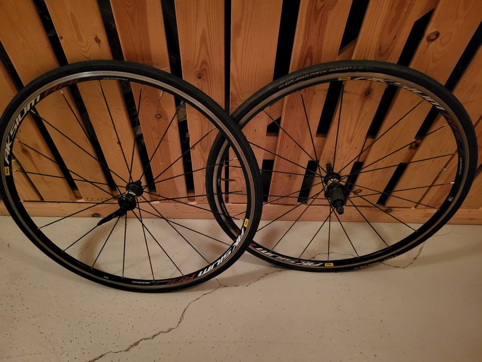 Mavic Aksium Race maantiekiekot