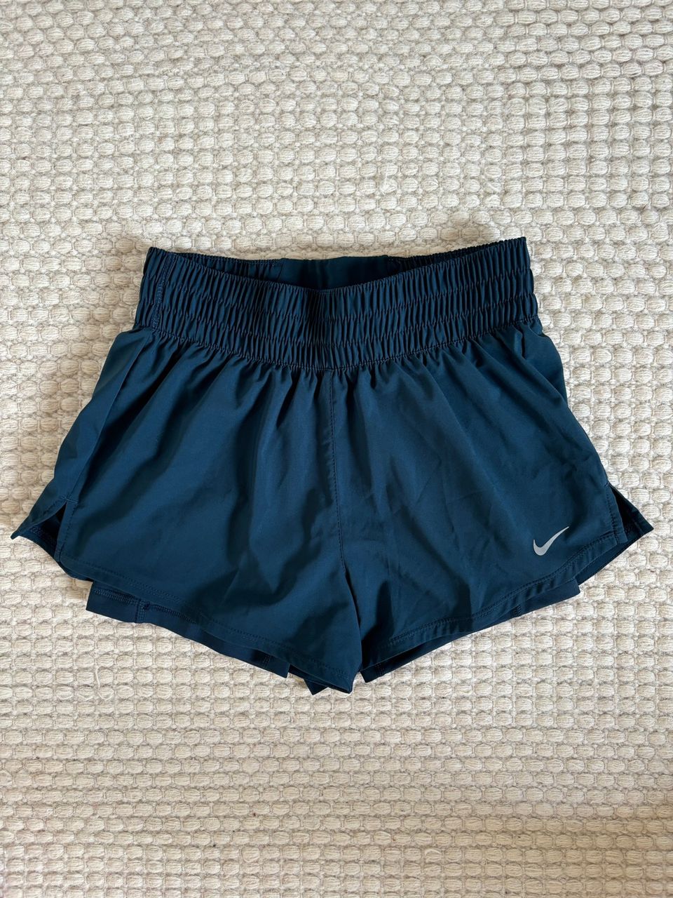 Nike urheilushortsit