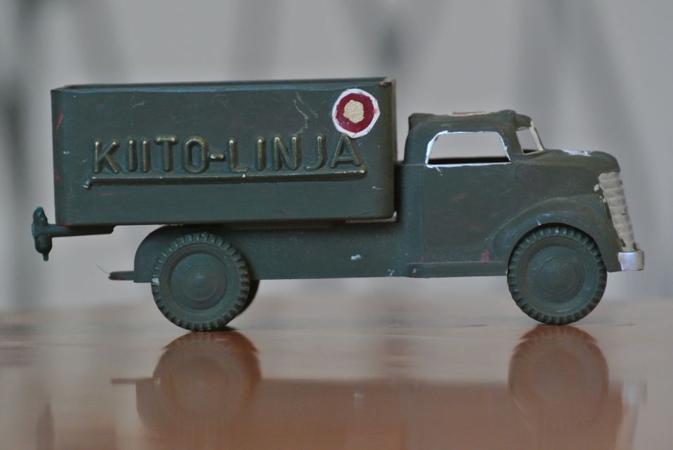 Kiitolinja vintage 12cm 1950-luku kuorma-auto Suomi lelu armeija harvinainen