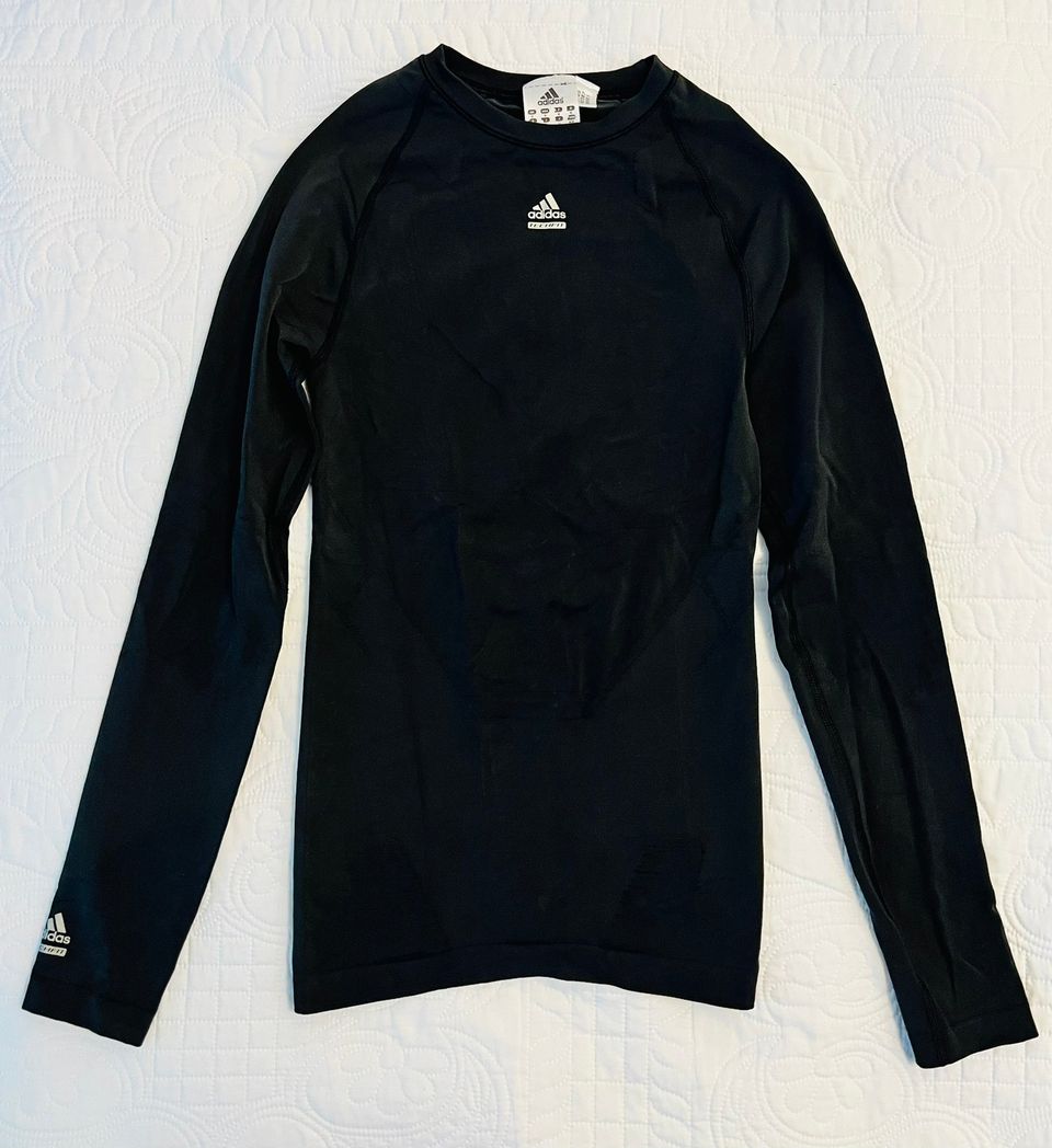 Adidas techfit tekninen urheilupaita koko S/M