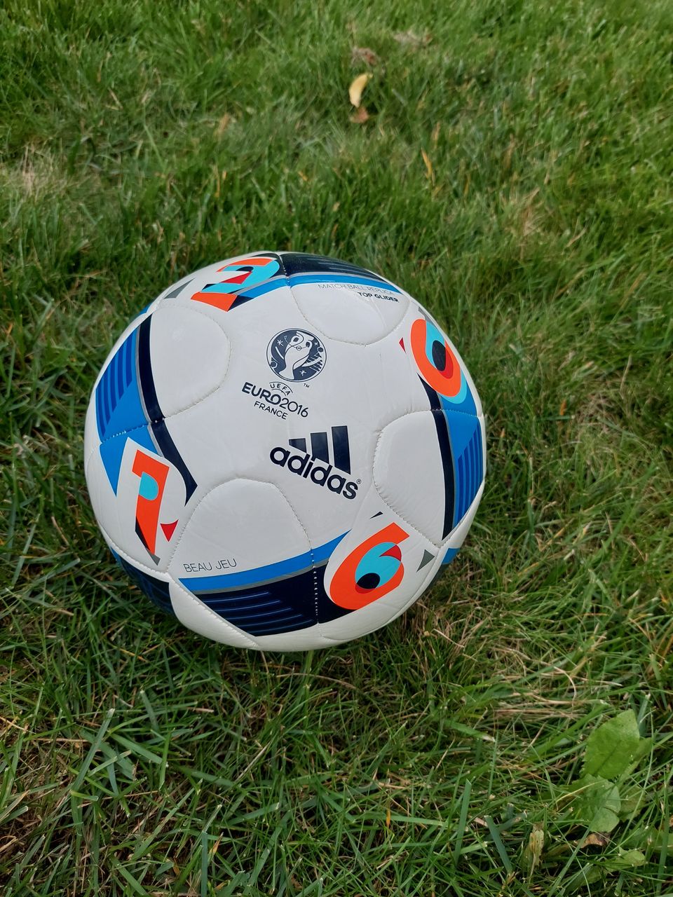 Adidas Euro 2016 jalkapallo